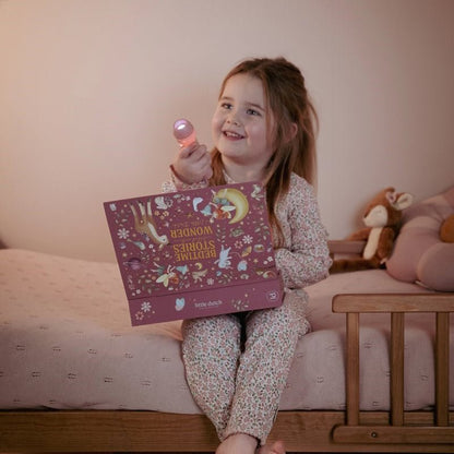 LINTERNA PROYECTOR DE CUENTOS LITTLE DUTCH ·ROSA· - Happy Moments Baby