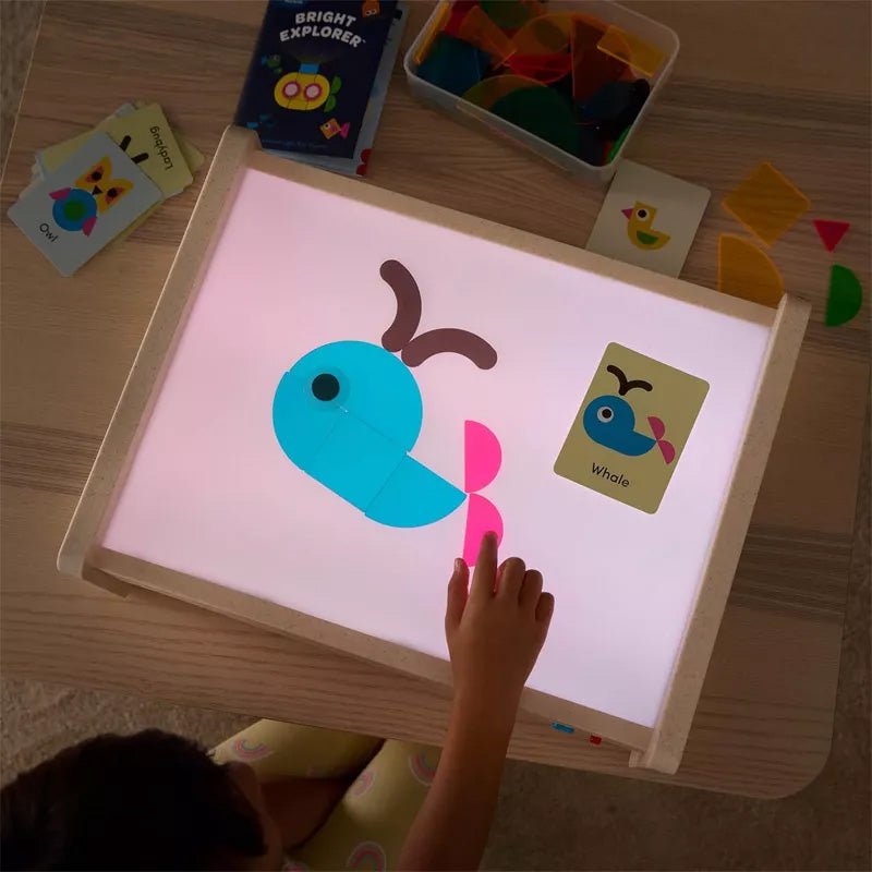 MESA DE LUZ ·KIT EDUCATIVO BATTAT BRIGHT EXPLORER· - Happy Moments Baby