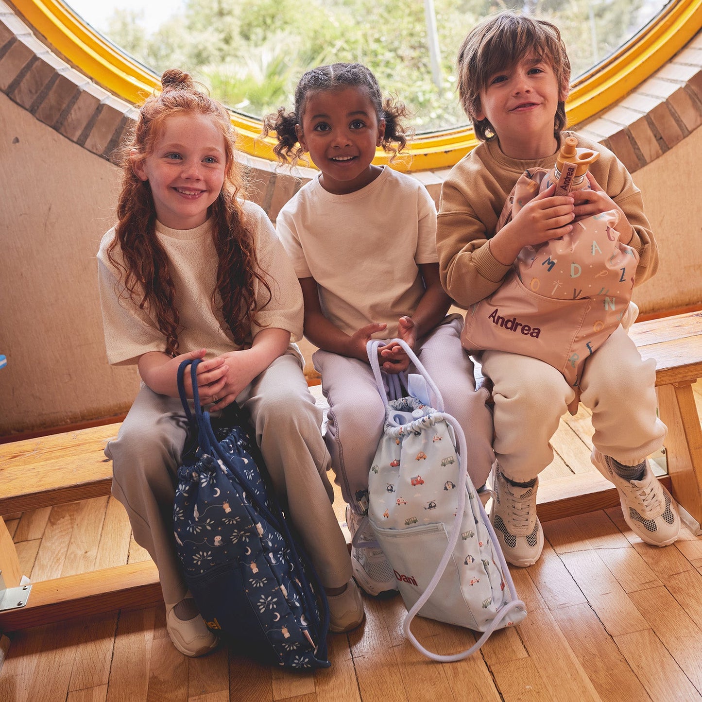 MOCHILA SACO IMPERMEABLE TUTETE ·CITY CARS· - Happy Moments Baby