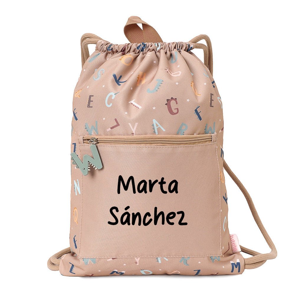 MOCHILA SACO IMPERMEABLE TUTETE ·FUNNY LETTERS· - Happy Moments Baby