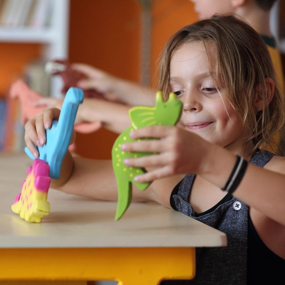 MORDEDOR 100% CAUCHO NATURAL TIKIRI ·TRICERATOPS· - Happy Moments Baby