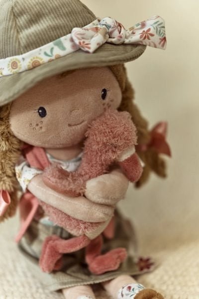 MUÑECA DE TELA MEDIANA LITTLE DUTCH ·ROSA EXPLORADORA· - Happy Moments Baby