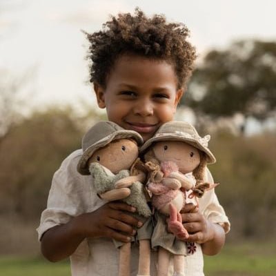MUÑECA DE TELA MEDIANA LITTLE DUTCH ·ROSA EXPLORADORA· - Happy Moments Baby