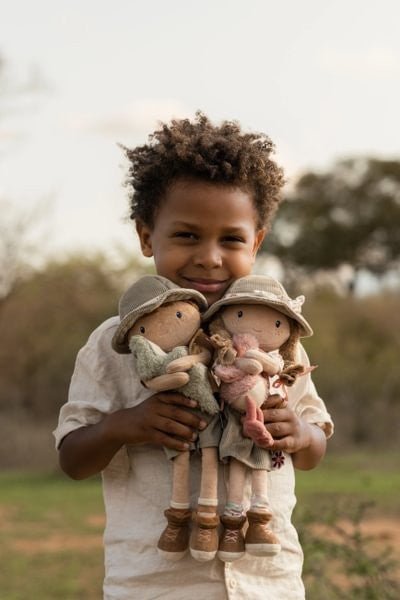 MUÑECA DE TELA MEDIANA LITTLE DUTCH ·ROSA EXPLORADORA· - Happy Moments Baby