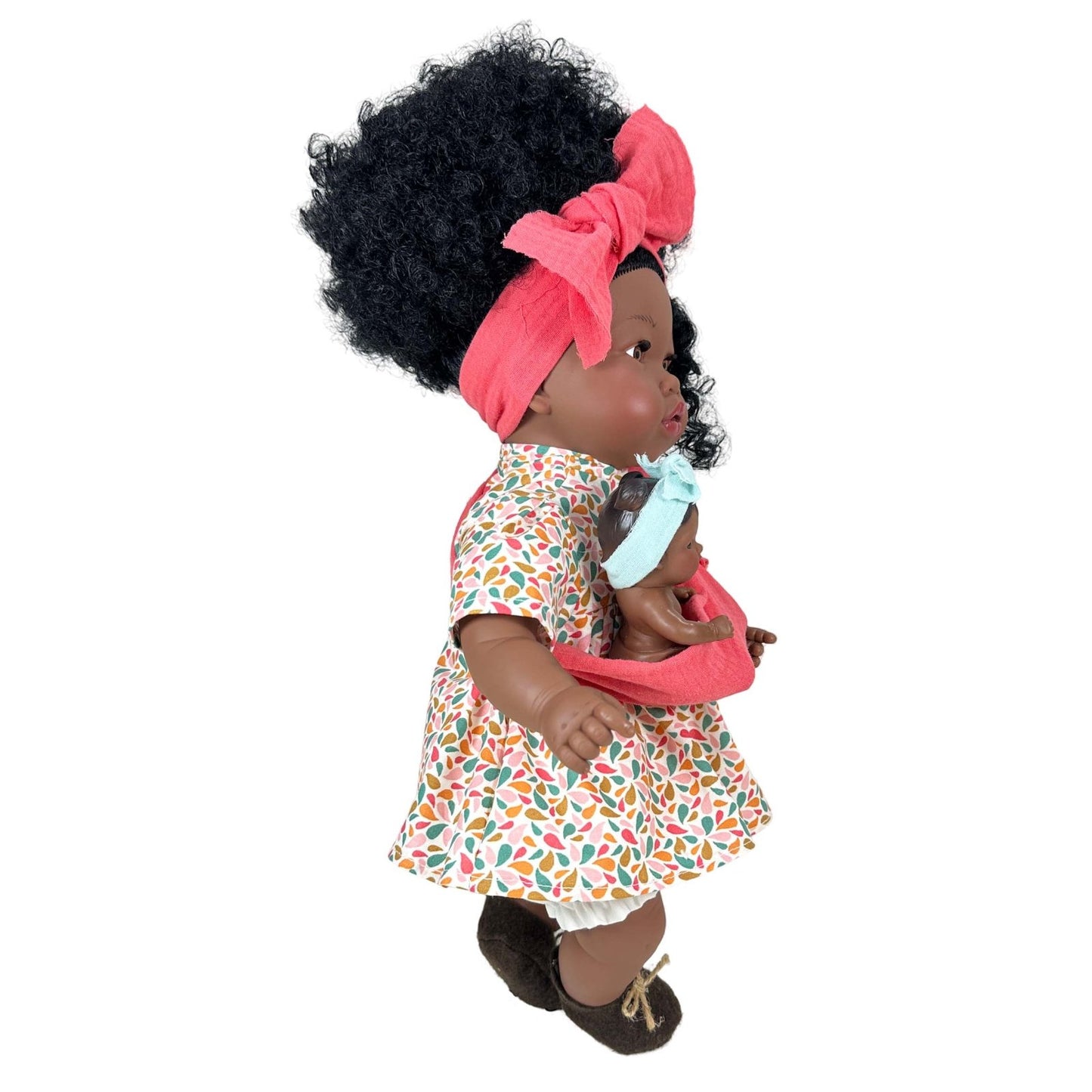 MUÑECA NINES D'ONIL ·ALIKA CON BEBÉ PELO RIZADO· - Happy Moments Baby