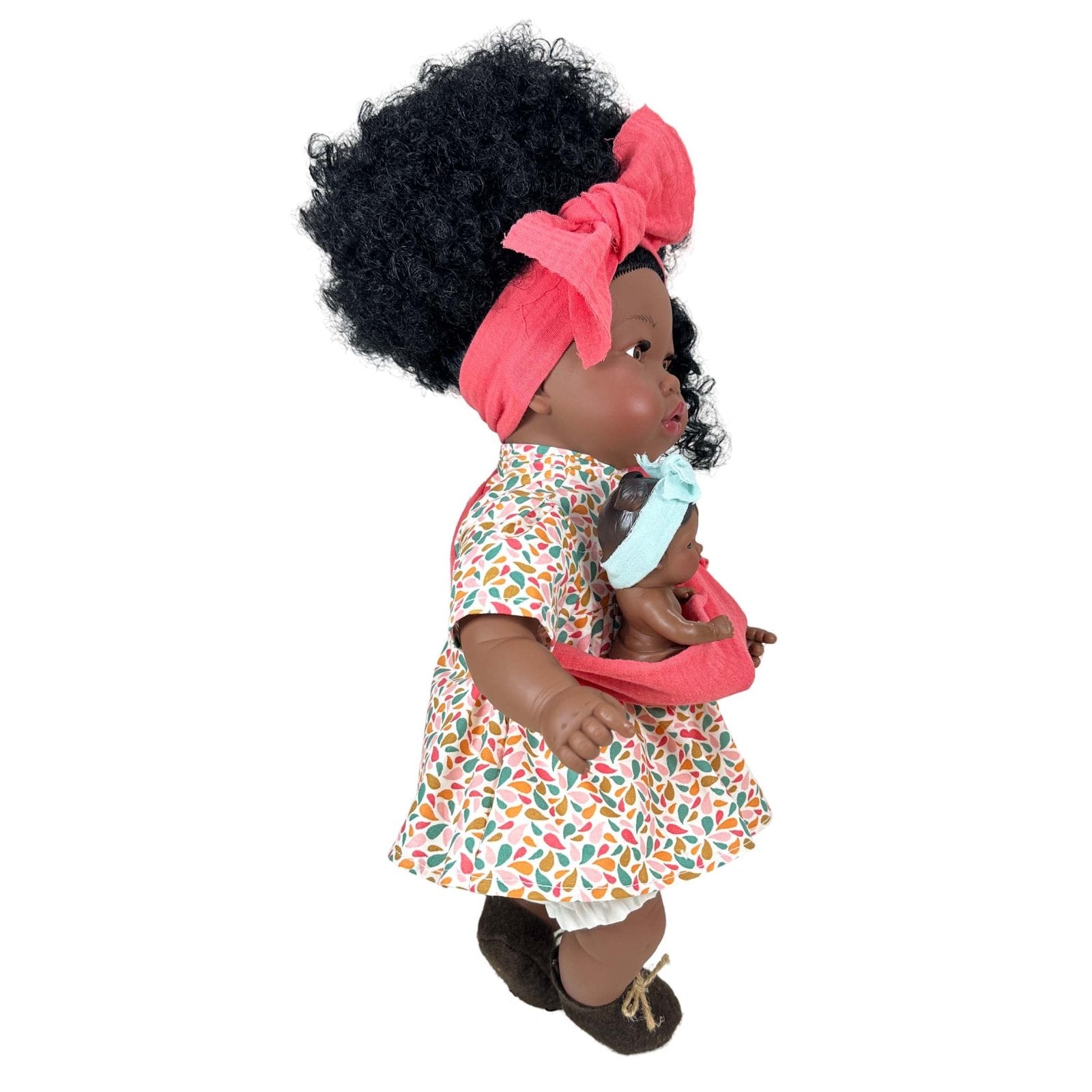 MUÑECA NINES D'ONIL ·ALIKA CON BEBÉ PELO RIZADO· - Happy Moments Baby