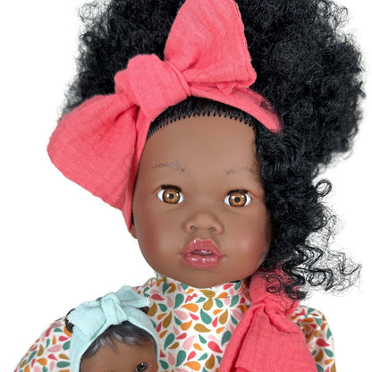 MUÑECA NINES D'ONIL ·ALIKA CON BEBÉ PELO RIZADO· - Happy Moments Baby