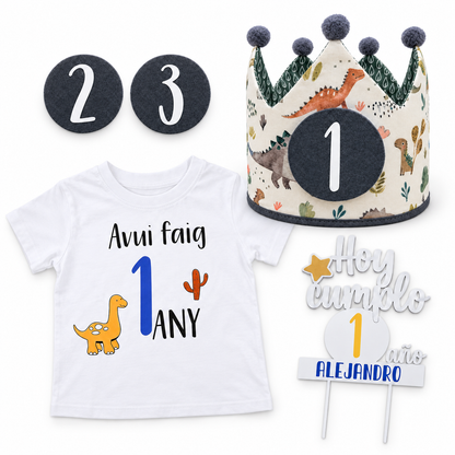 Pack Dinos con nueva corona de dinosaurios, camiseta y topper personalizado, con tres números intercambiables