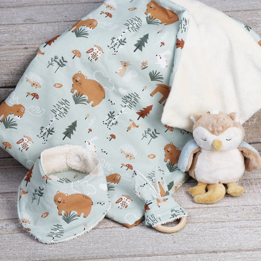 PACK NEWBORN: BANDANA MORDEDOR Y MANTA ·BOSQUE· - Happy Moments Baby