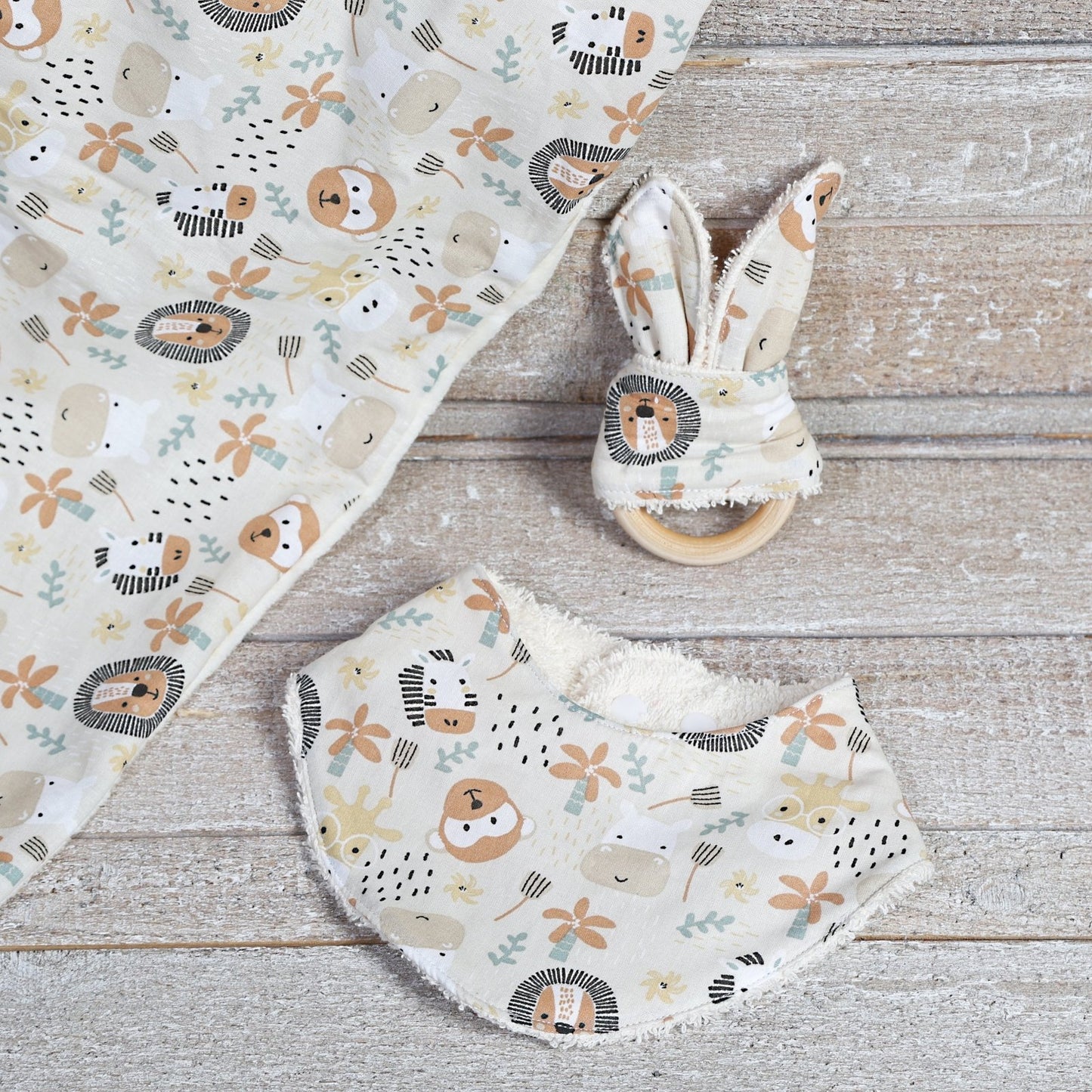 PACK NEWBORN: BANDANA MORDEDOR Y MANTA ·SAVANA· - Happy Moments Baby