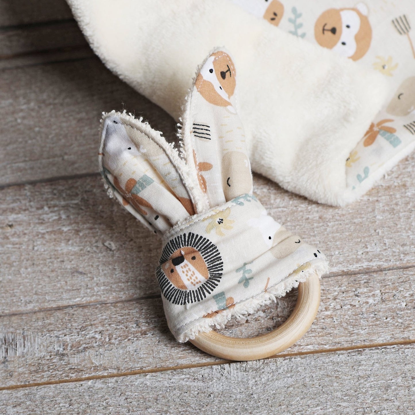 PACK NEWBORN: BANDANA MORDEDOR Y MANTA ·SAVANA· - Happy Moments Baby