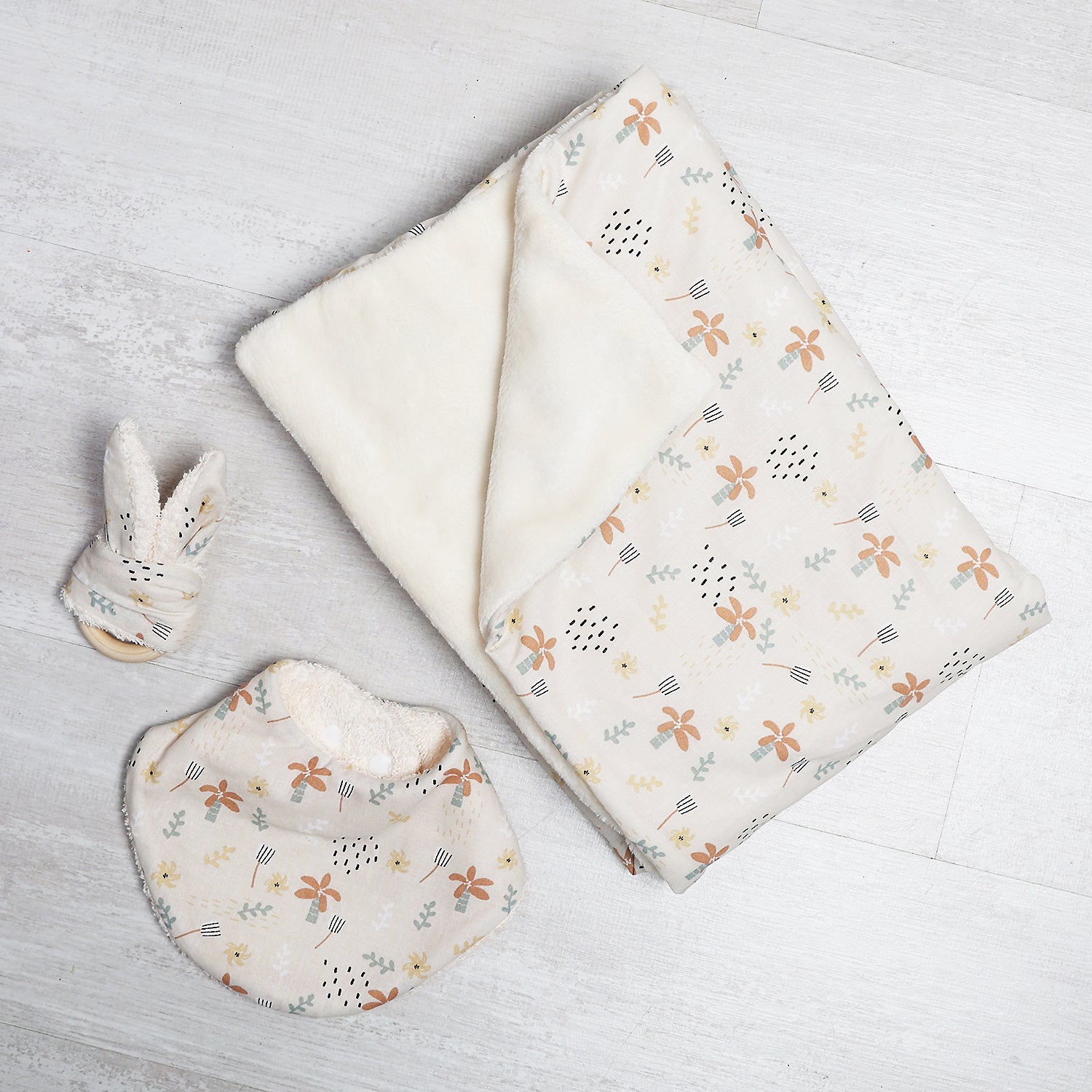 PACK NEWBORN: BANDANA MORDEDOR Y MANTA ·SOFT· - Happy Moments Baby