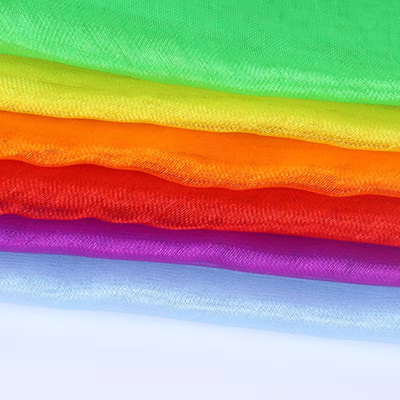 Primer plano de la textura y los bordes del tejido de los pañuelos sensoriales