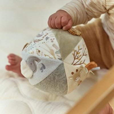 PELOTA SENSORIAL ACTIVIDADES LITTLE DUTCH ·SAFARI FRIENDS· - Happy Moments Baby
