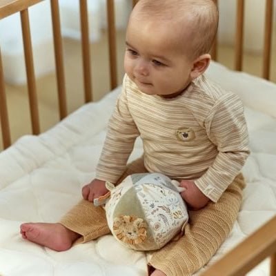 PELOTA SENSORIAL ACTIVIDADES LITTLE DUTCH ·SAFARI FRIENDS· - Happy Moments Baby