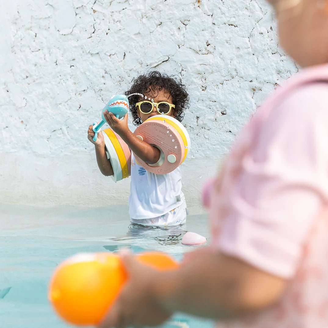 PISTOLA DE AGUA SARO ·SHARK· - Happy Moments Baby
