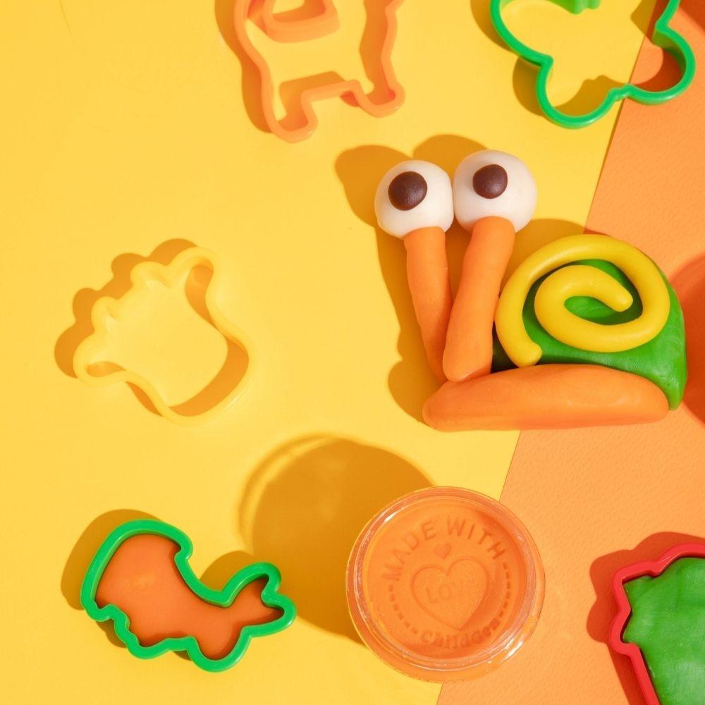 PLASTILINA NATURAL CHILDGEN ·SET DE 3 BOTES 125g + 8 MOLDES· - Happy Moments Baby