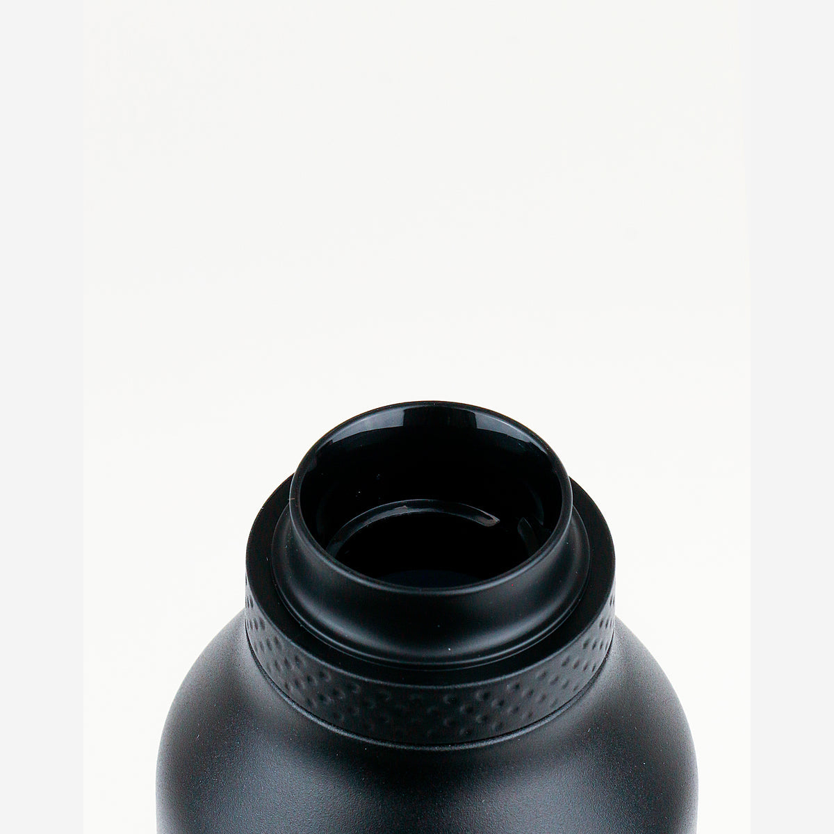 Detalle de la boquilla dosificadora de la botella Runbott Mii Black