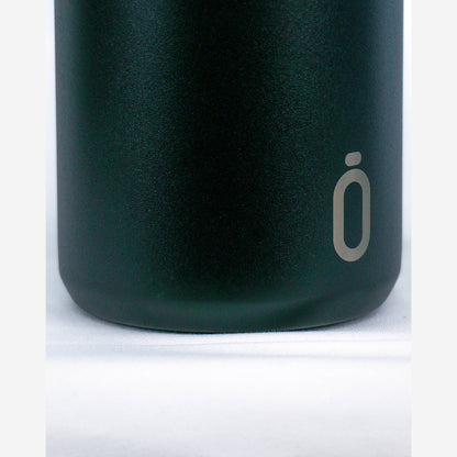 Detalle del acabado y logotipo en la base de la botella Runbott Mii Black