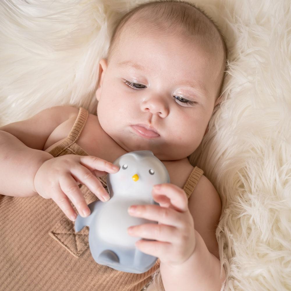 SONAJERO MORDEDOR 100% CAUCHO NATURAL TIKIRI ·PINGÜINO· - Happy Moments Baby