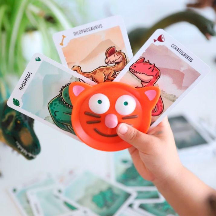 SUJETA CARTAS DJECO ·GATO· - Happy Moments Baby