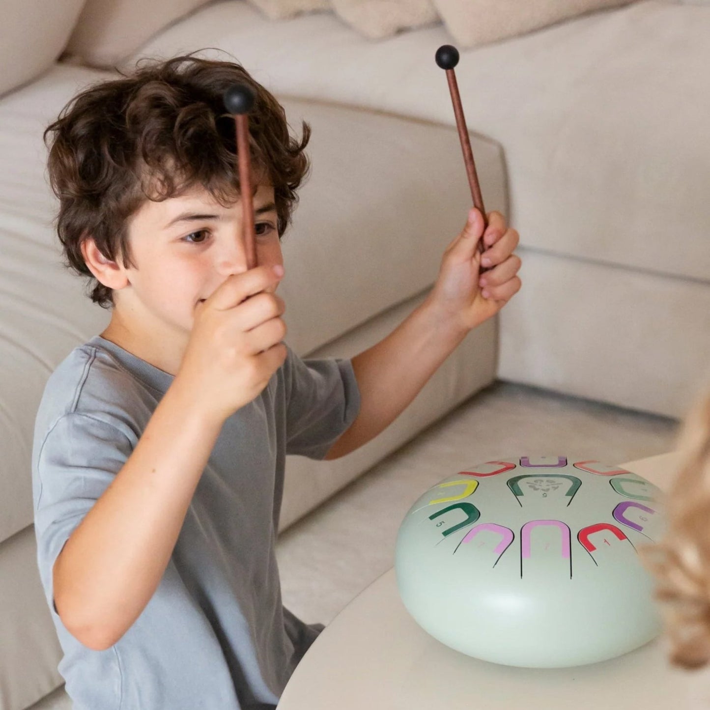 TAMBOR TAMBÚ CON 11 LENGÜETAS METÁLICAS ·GRANDE EARTH HARMONY· - Happy Moments Baby