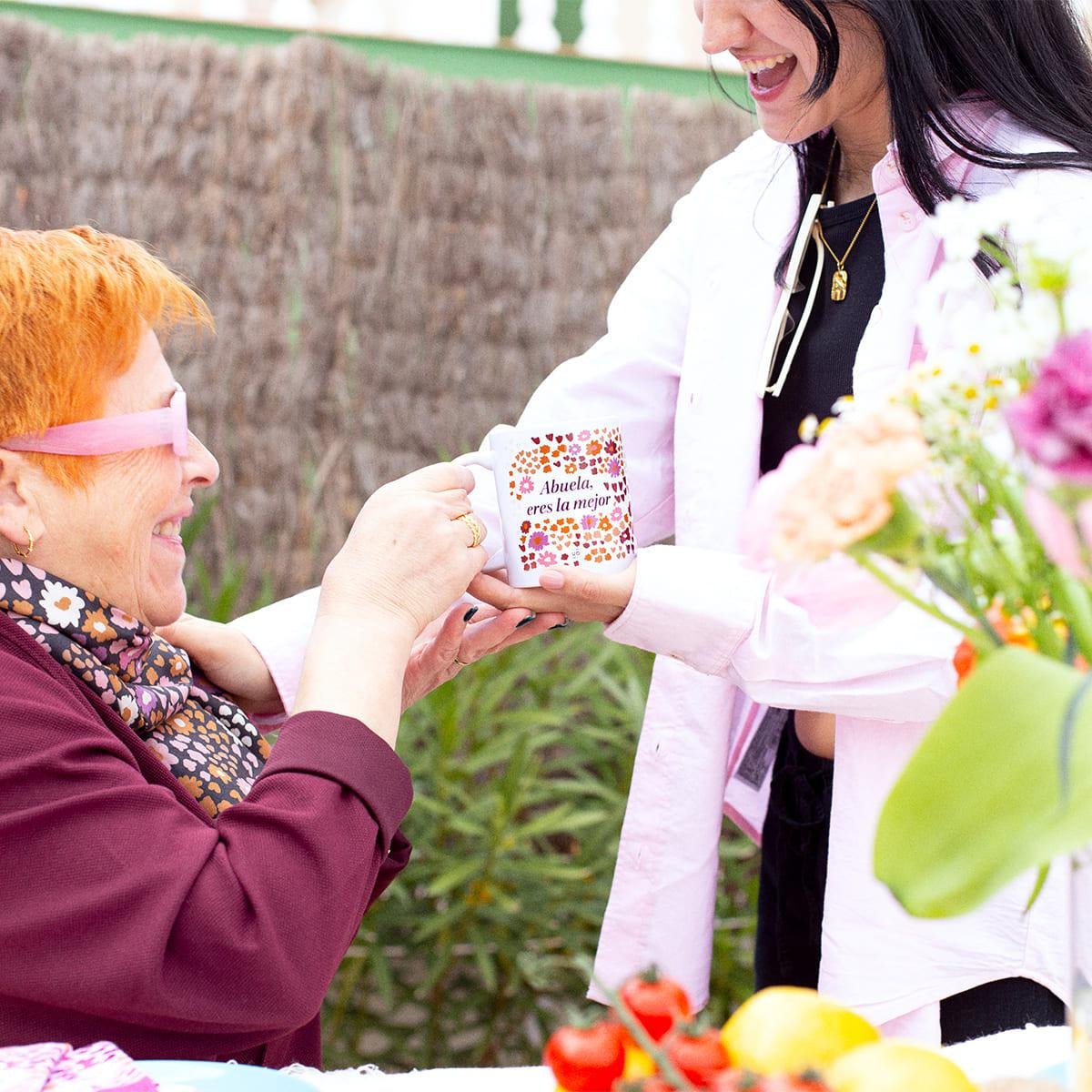 TAZA UO ·ABUELA ERES LA MEJOR· - Happy Moments Baby