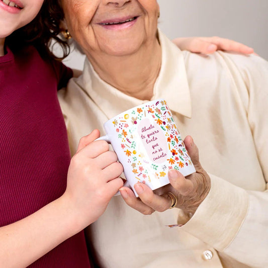 TAZA UO ·ABUELA, TE QUIERO TANTO QUE NO SÉ CUÁNTO· - Happy Moments Baby