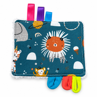 Trapito sensorial artesanal Safari cósmico, punto estampado y reverso de rizo