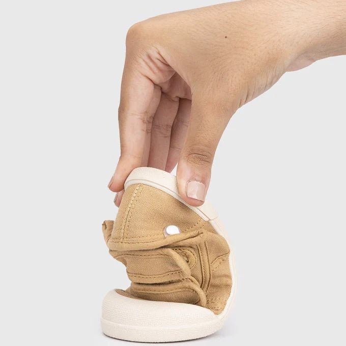 ZAPATILLAS RESPETUOSAS IGOR ·LONA VELCRO MOSTAZA· - Happy Moments Baby