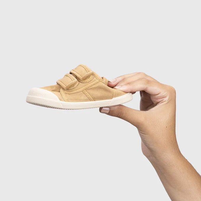 ZAPATILLAS RESPETUOSAS IGOR ·LONA VELCRO MOSTAZA· - Happy Moments Baby