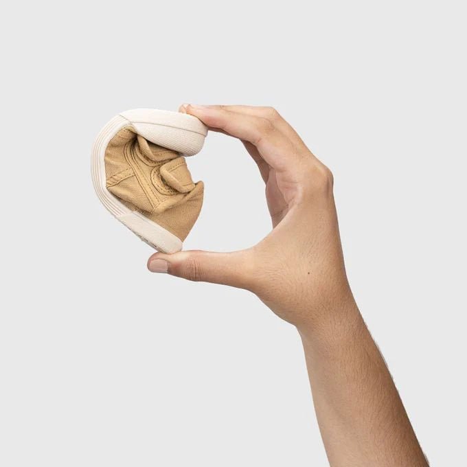 ZAPATILLAS RESPETUOSAS IGOR ·LONA VELCRO MOSTAZA· - Happy Moments Baby