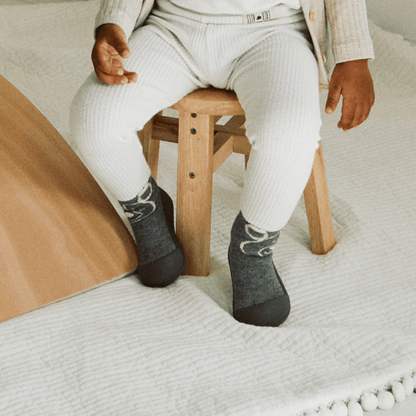 ATTIPAS CALZADO BEBÉ ·TEDDY GREY· - Happy Moments Baby