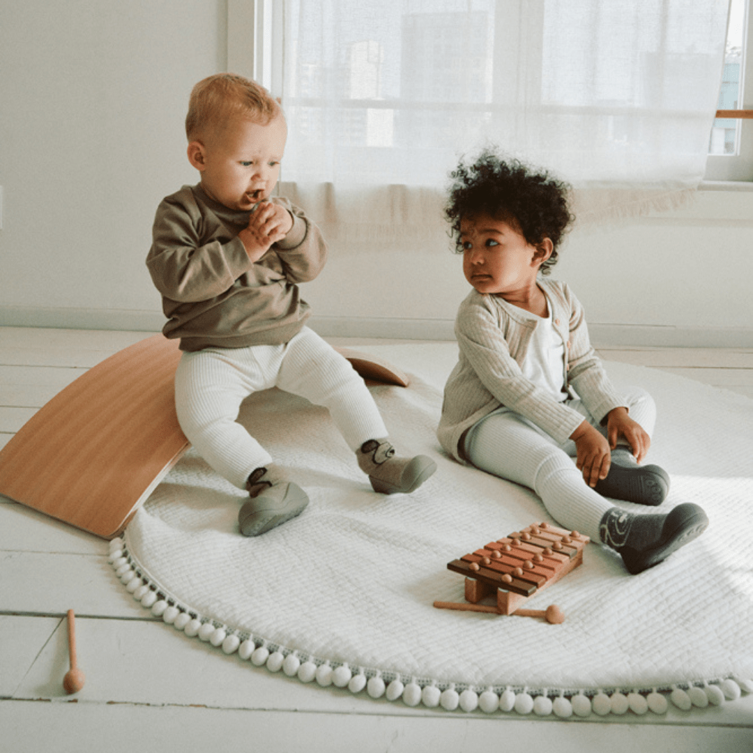 ATTIPAS CALZADO BEBÉ ·TEDDY GREY· - Happy Moments Baby