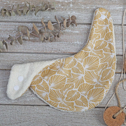 BANDANA BEBÉ ·HOJAS MOSTAZA· - Happy Moments Baby