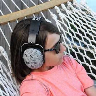 CASCOS ANTIRUIDO PARA NIÑOS BANZ (+ 3 AÑOS) ·GRAFFITI· - Happy Moments Baby