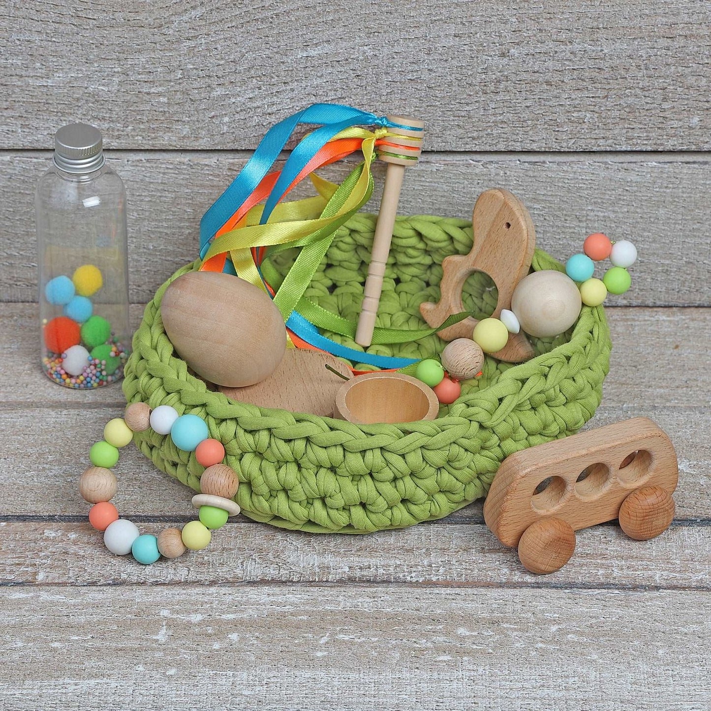 CESTO DE LOS TESOROS - CESTO SENSORIAL ·VERDE OLIVA· - Happy Moments Baby
