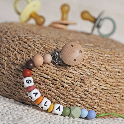 CHUPETERO PERSONALIZADO CON NOMBRE ·BINDI· - Happy Moments Baby
