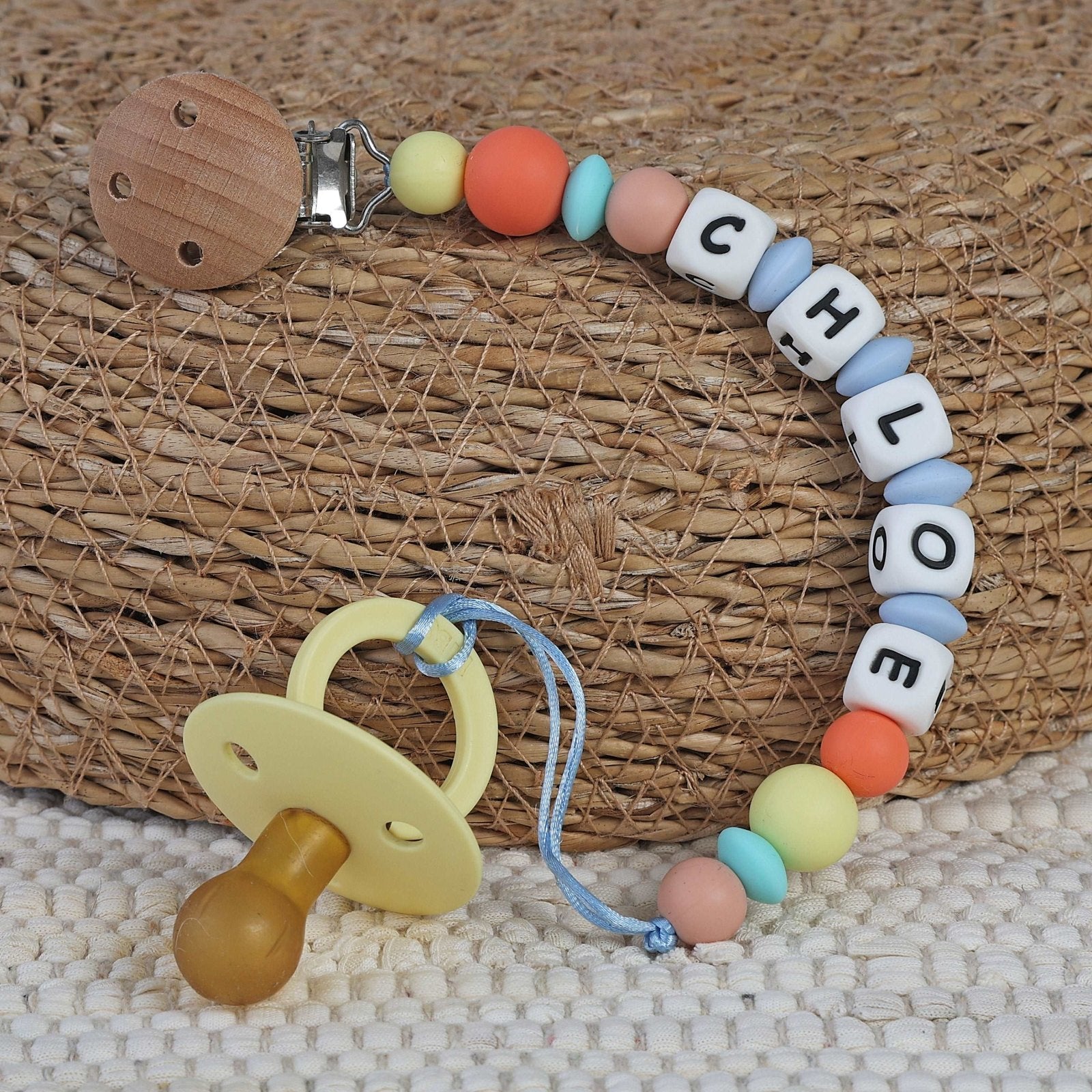 CHUPETERO PERSONALIZADO CON NOMBRE ·HUKKA· - Happy Moments Baby