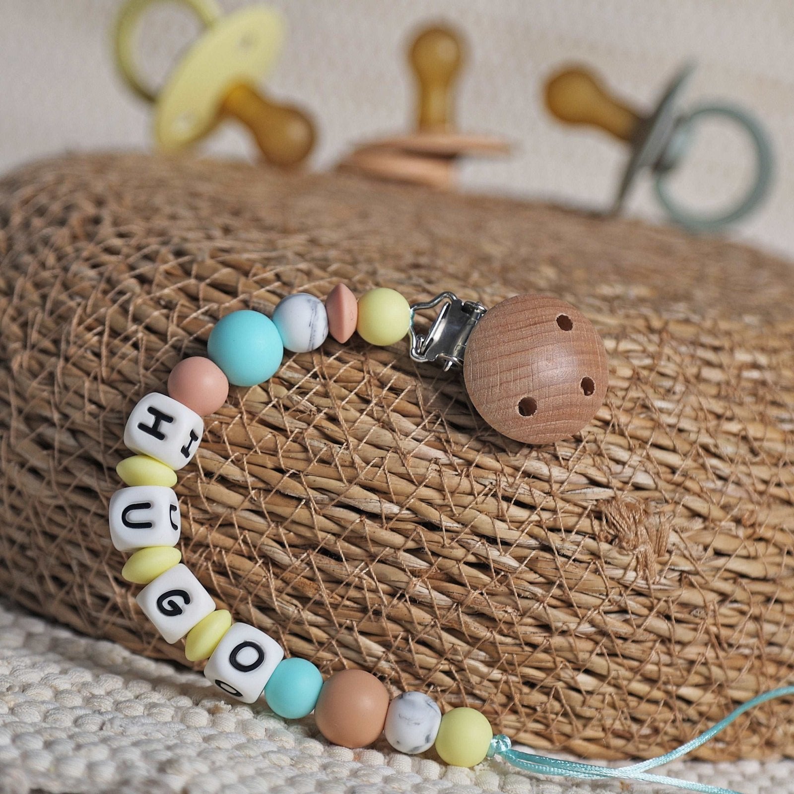 CHUPETERO PERSONALIZADO CON NOMBRE ·KARMA· - Happy Moments Baby