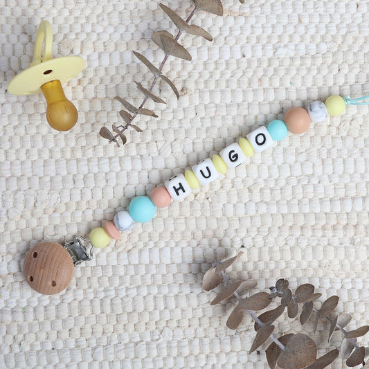 CHUPETERO PERSONALIZADO CON NOMBRE ·KARMA· - Happy Moments Baby