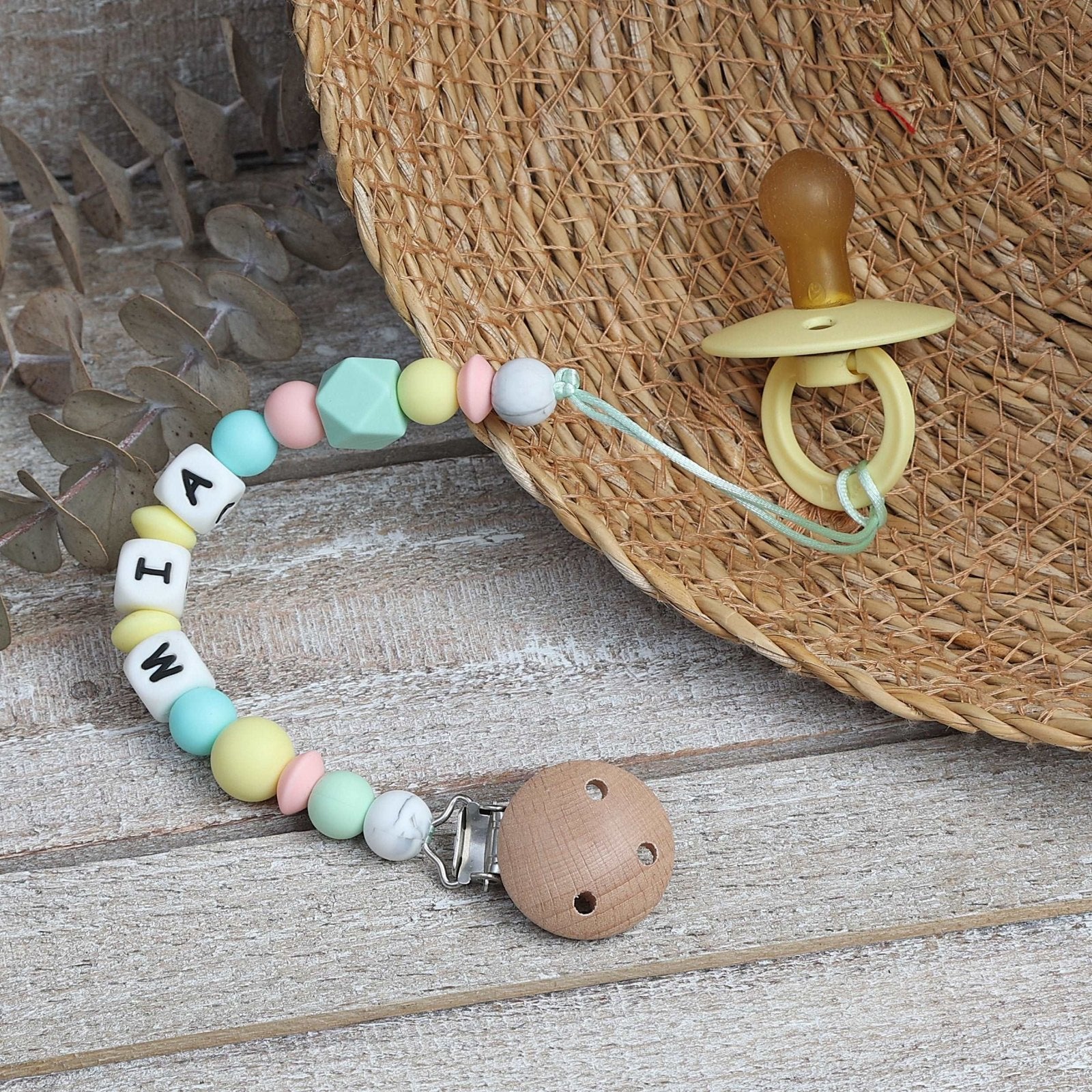 CHUPETERO PERSONALIZADO CON NOMBRE ·MELA· - Happy Moments Baby