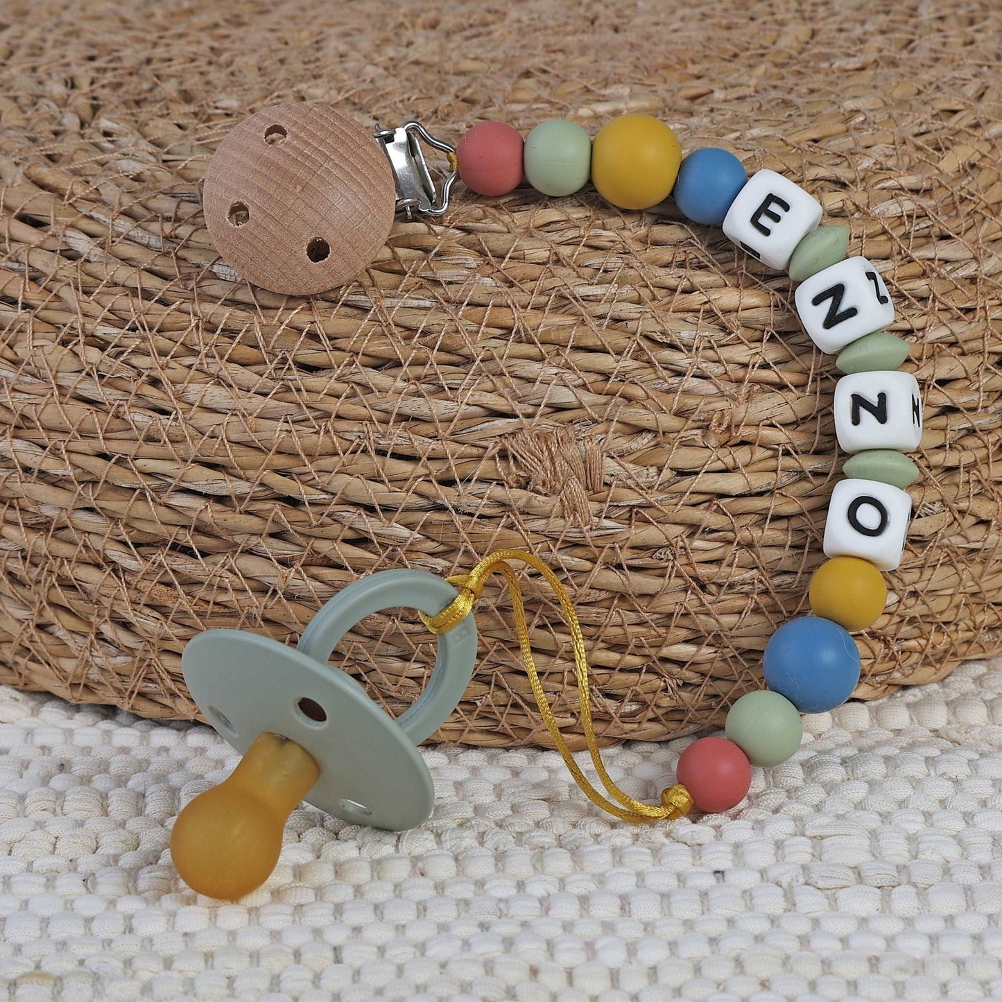 CHUPETERO PERSONALIZADO CON NOMBRE ·SHANTI· - Happy Moments Baby