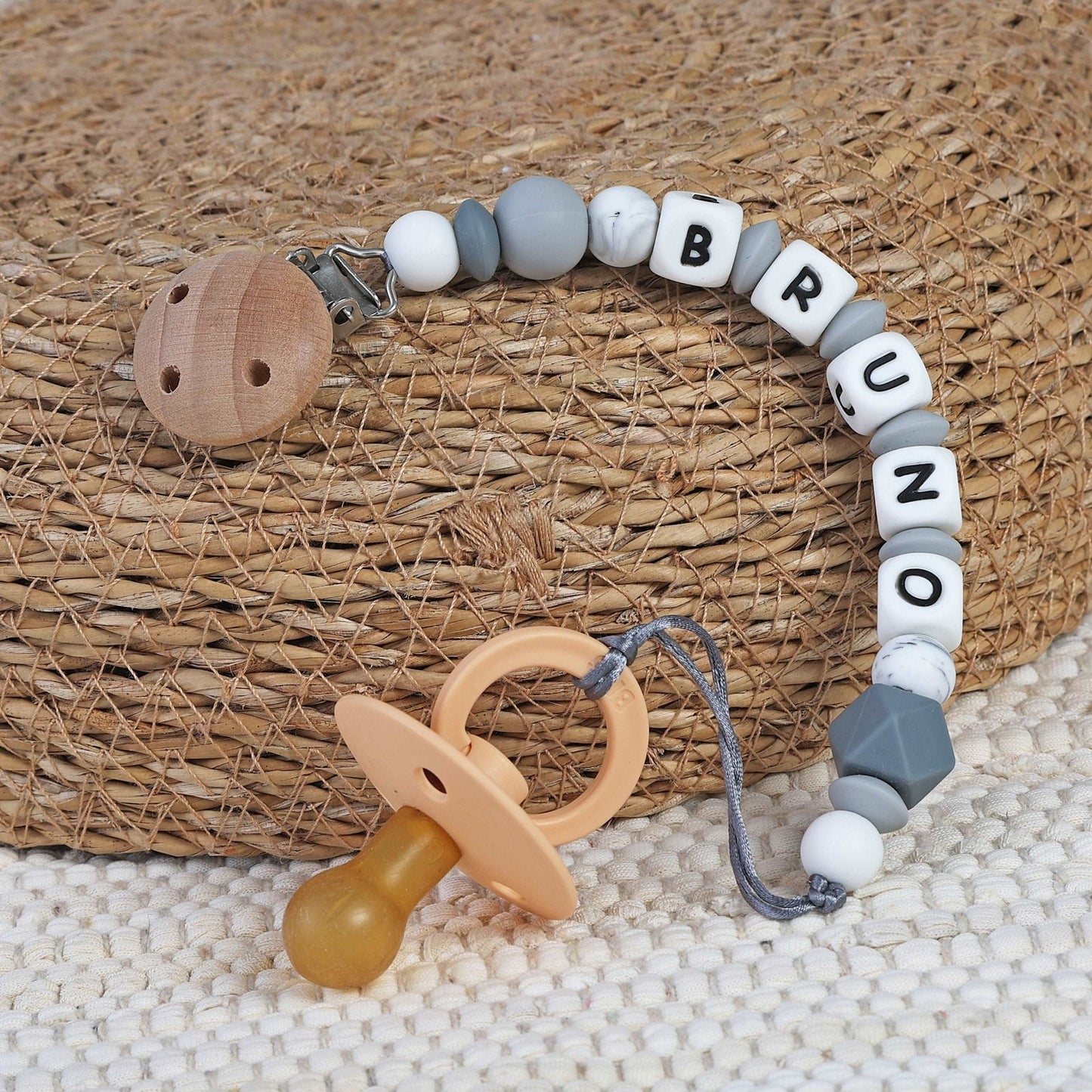 CHUPETERO PERSONALIZADO CON NOMBRE ·VEDA· - Happy Moments Baby