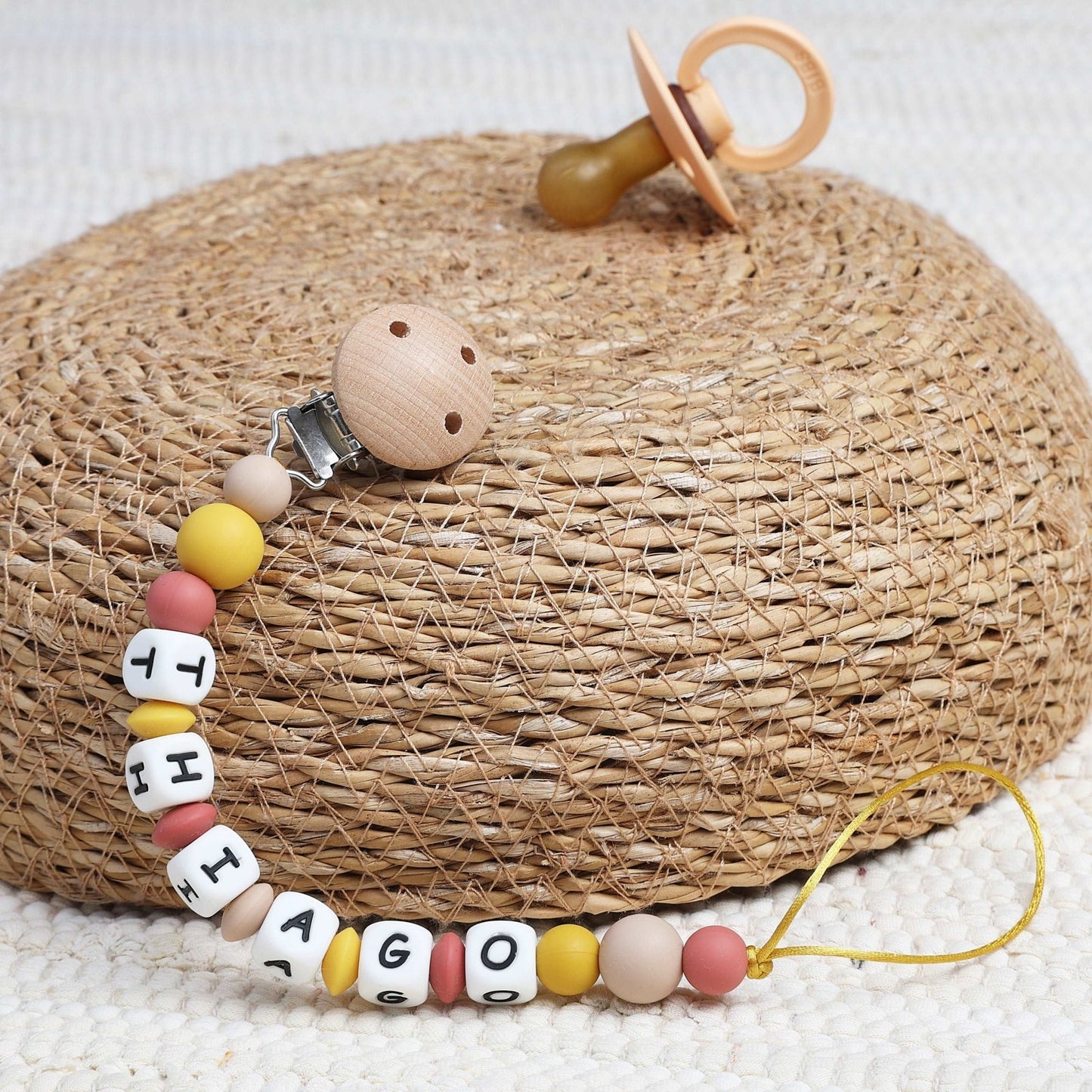 CHUPETERO PERSONALIZADO CON NOMBRE ·VISHNU· - Happy Moments Baby