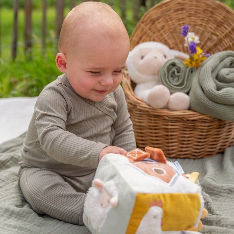 CUBO BLANDITO SENSORIAL DE ACTIVIDADES LITTLE DUTCH ·LITTLE FARM· - Happy Moments Baby