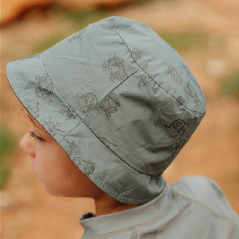 GORRO PARA EL SOL REVERSIBLE LITTLE DUTCH ·ISLA TORTUGA OLIVA· - Happy Moments Baby