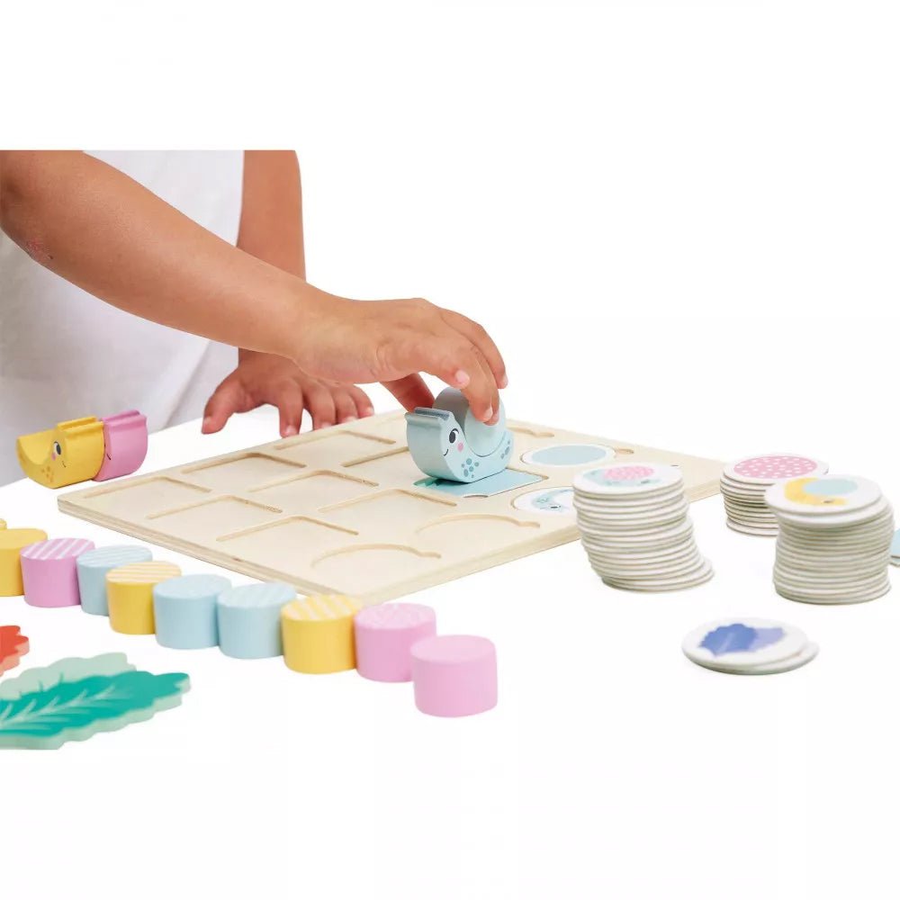 JUEGO EDUCATIVO JANOD ·TABLERO DE DOBLE ENTRADA CARACOLES· - Happy Moments Baby