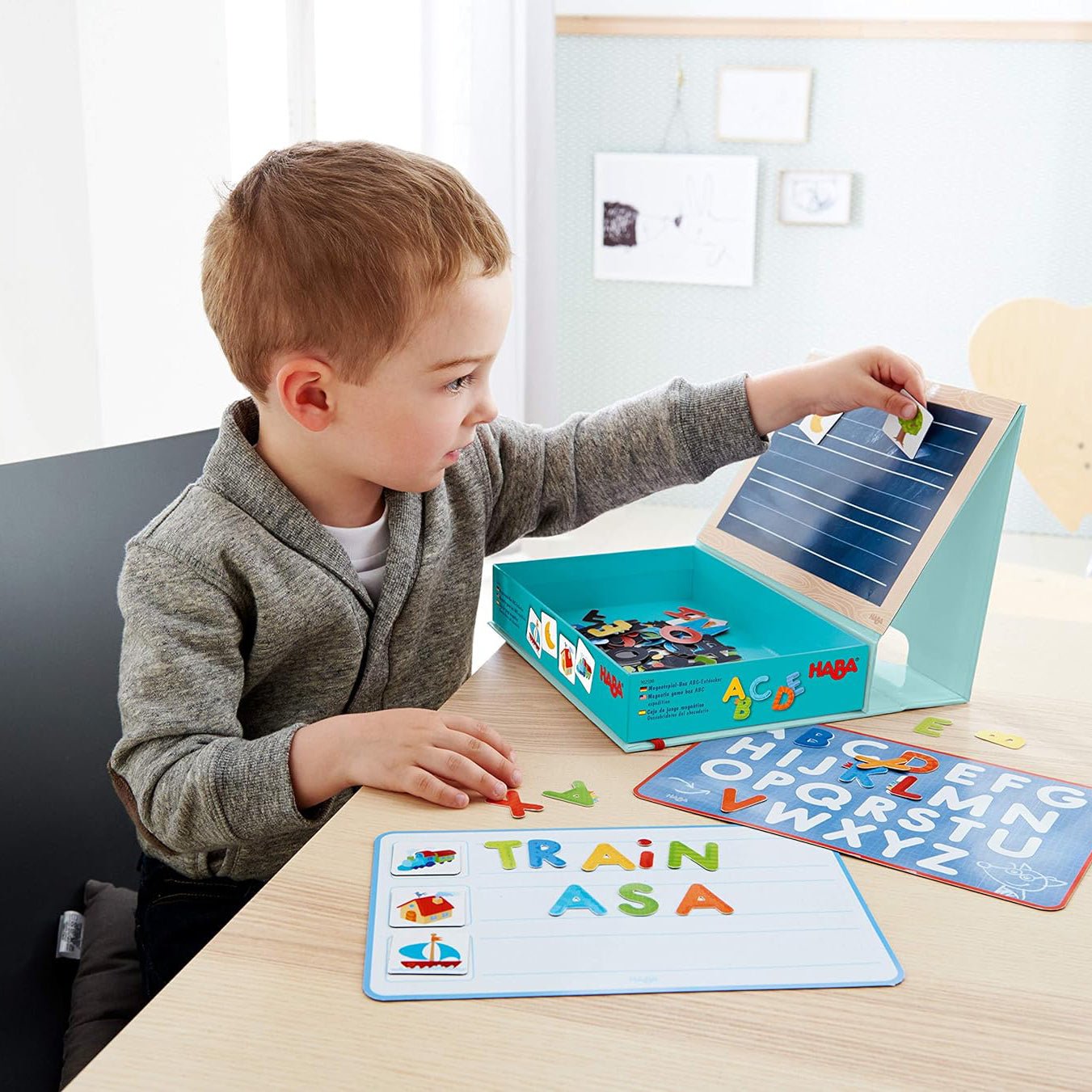 JUEGO EDUCATIVO MAGNÉTICO HABA ·APRENDIENDO EL ABECEDARIO· - Happy Moments Baby