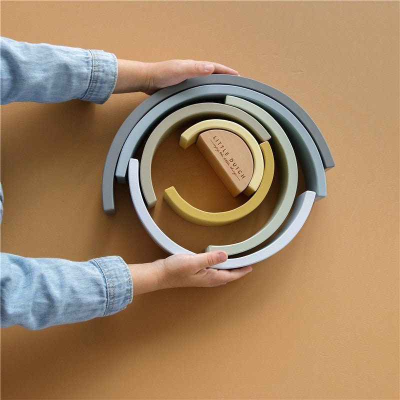 JUGUETE DE MADERA LITTLE DUTCH ·ARCOÍRIS APILABLE AZUL· - Happy Moments Baby